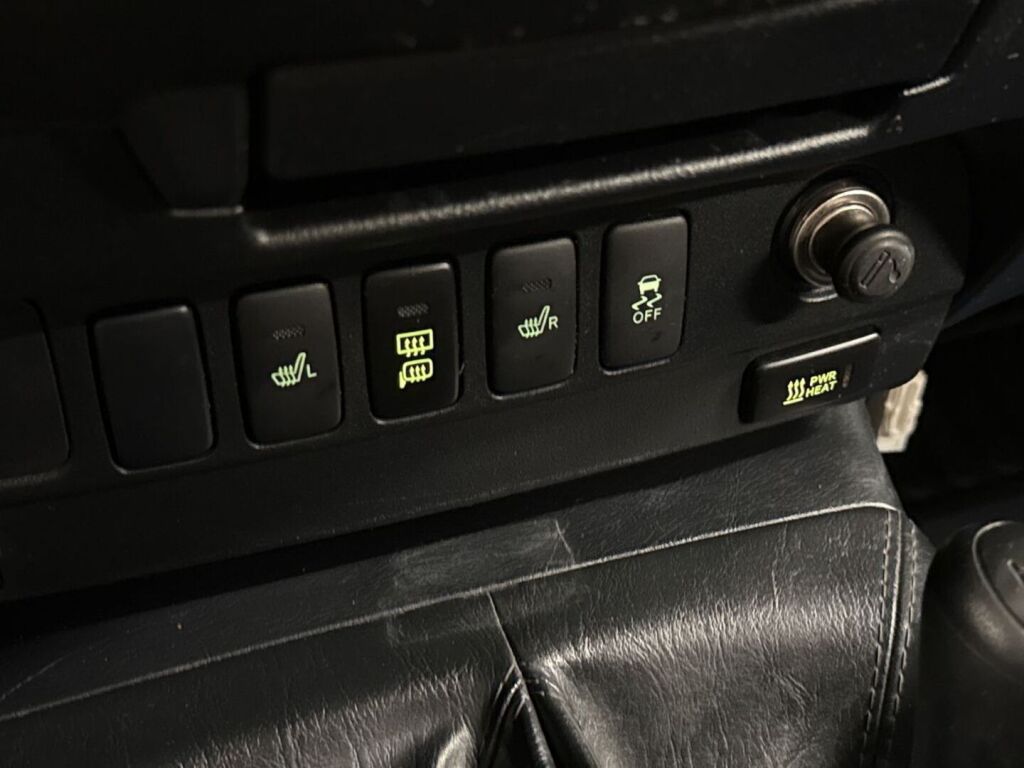 Toyota Hilux 2015 Punainen