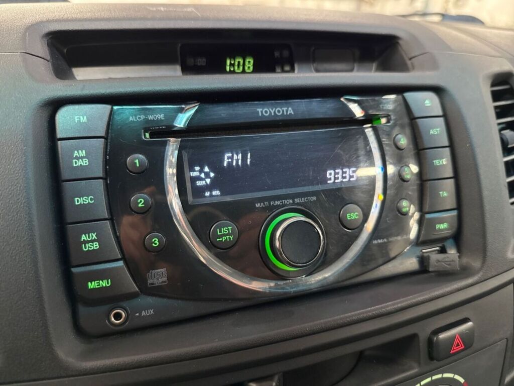 Toyota Hilux 2015 Punainen