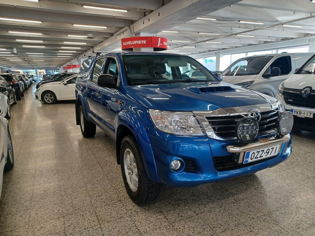 Toyota Hilux 2015 Punainen