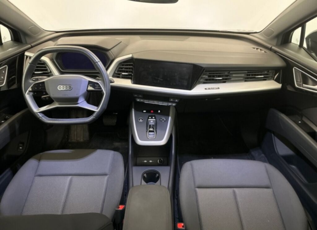 Audi Q4 e-tron 2024 Musta (Mythos Black Metallic)