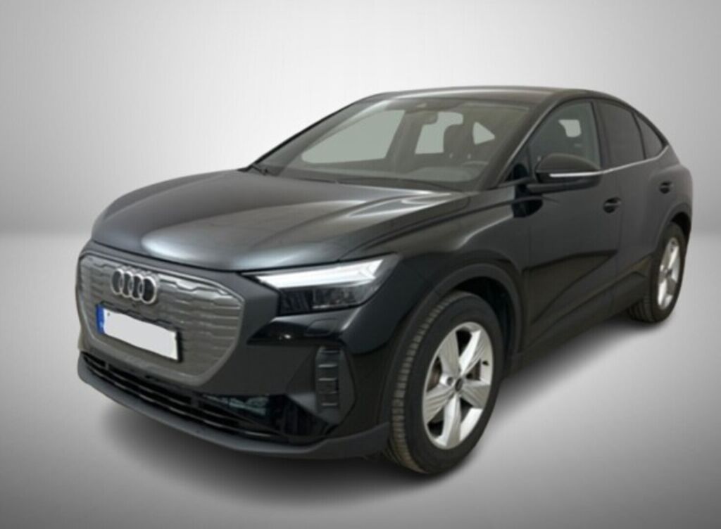 Audi Q4 e-tron 2024 Musta (Mythos Black Metallic)