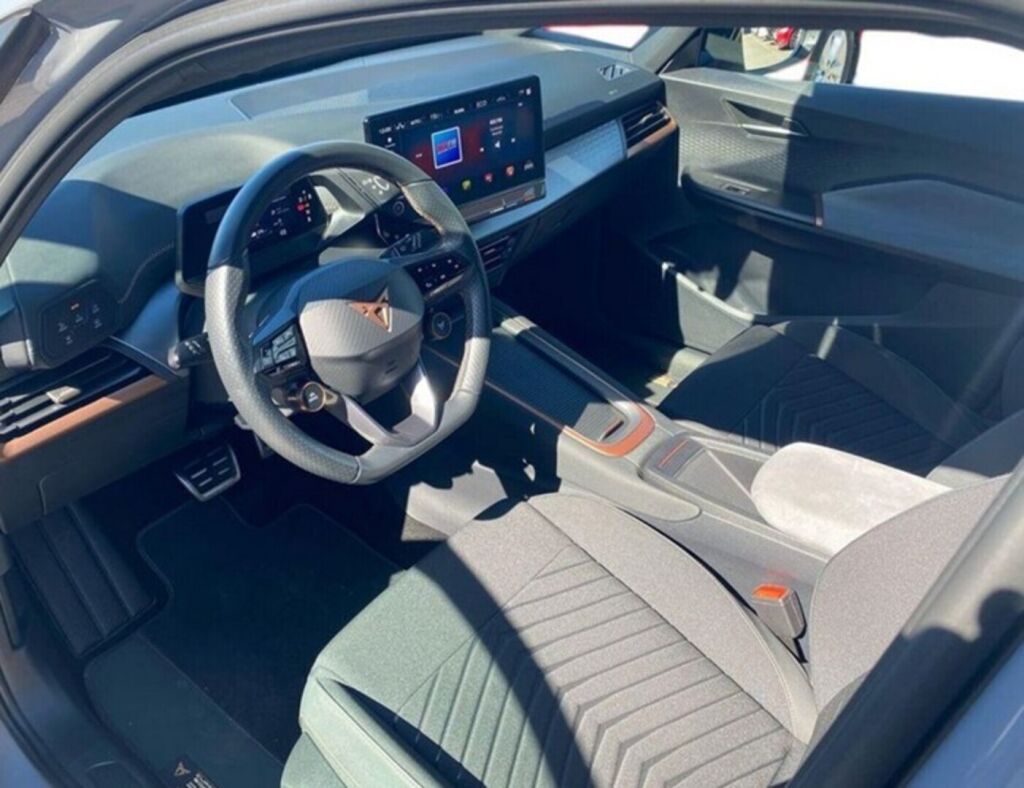 Cupra Born 2024 Harmaa