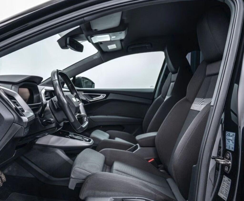 Audi Q4 e-tron 2022 Musta