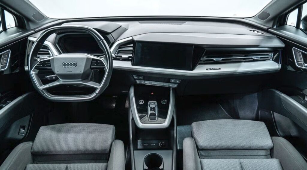 Audi Q4 e-tron 2022 Musta