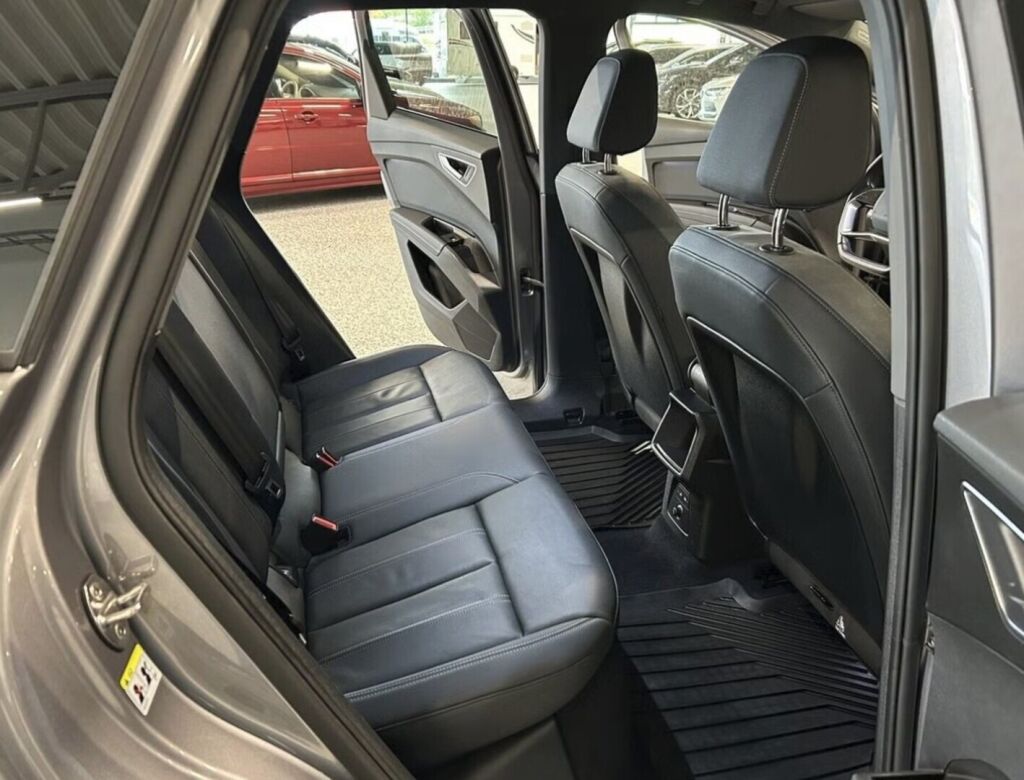 Audi Q4 e-tron 2023 Harmaa (Typhoon Grey Metallic)