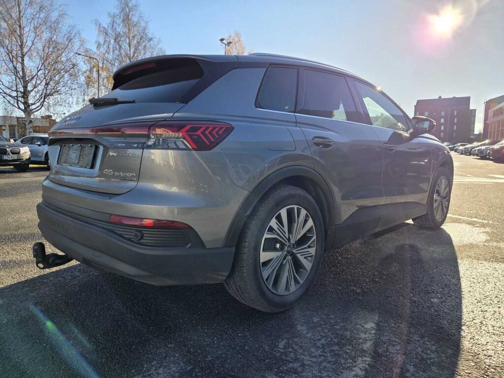 Audi Q4 e-tron 2023 Harmaa (Typhoon Grey Metallic)