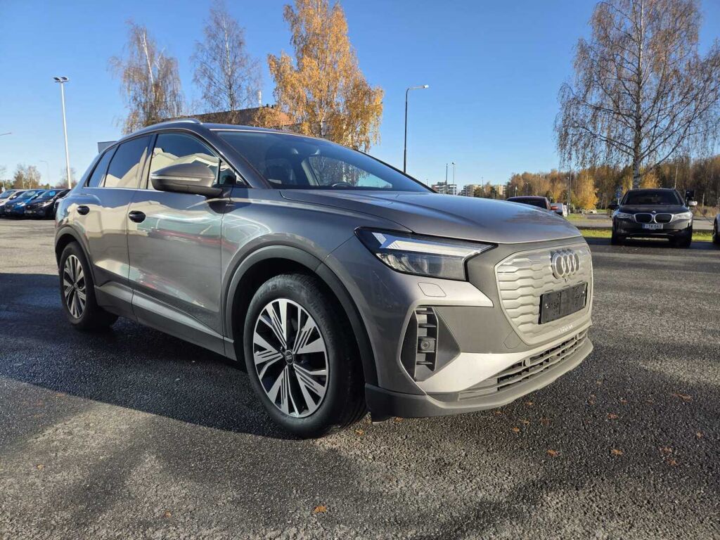 Audi Q4 e-tron 2023 Harmaa (Typhoon Grey Metallic)