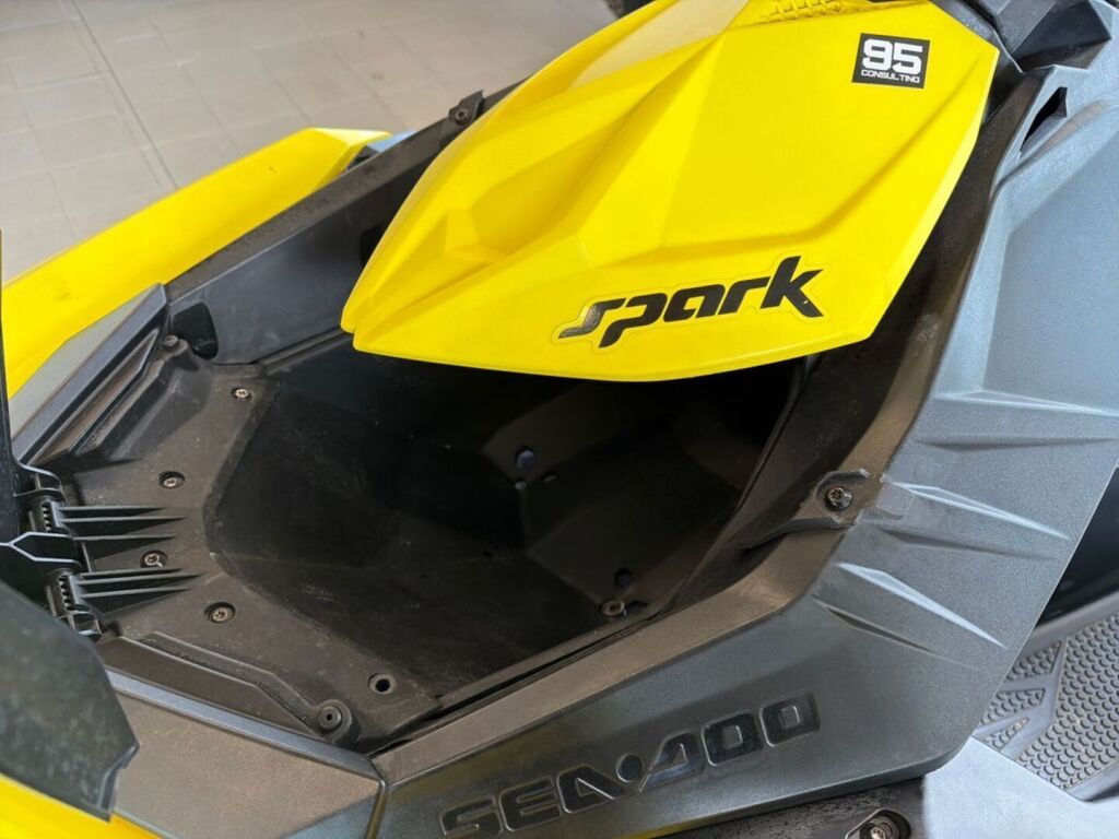 Sea-doo Spark 2015 Keltainen