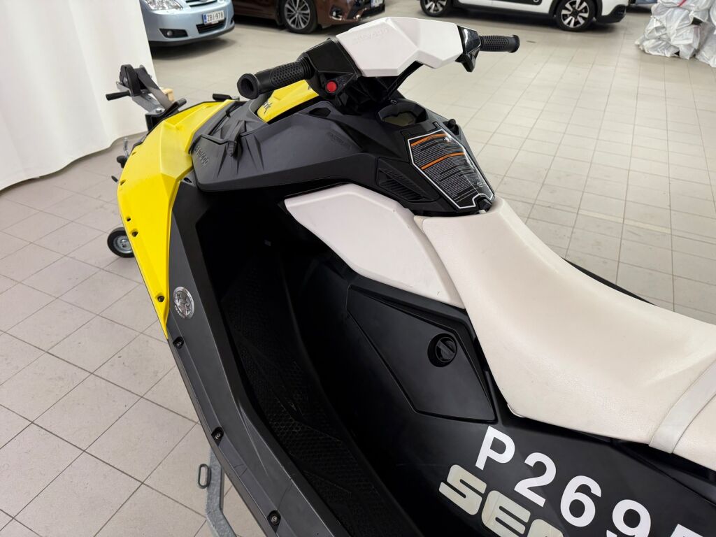 Sea-doo Spark 2015 Keltainen
