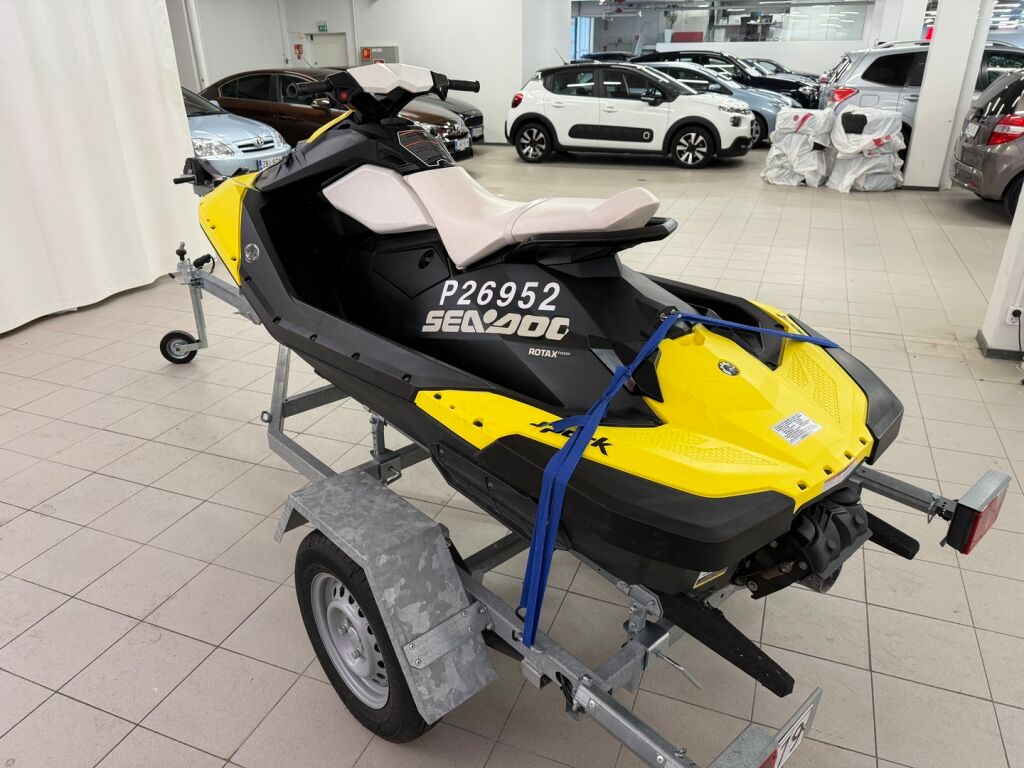 Sea-doo Spark 2015 Keltainen