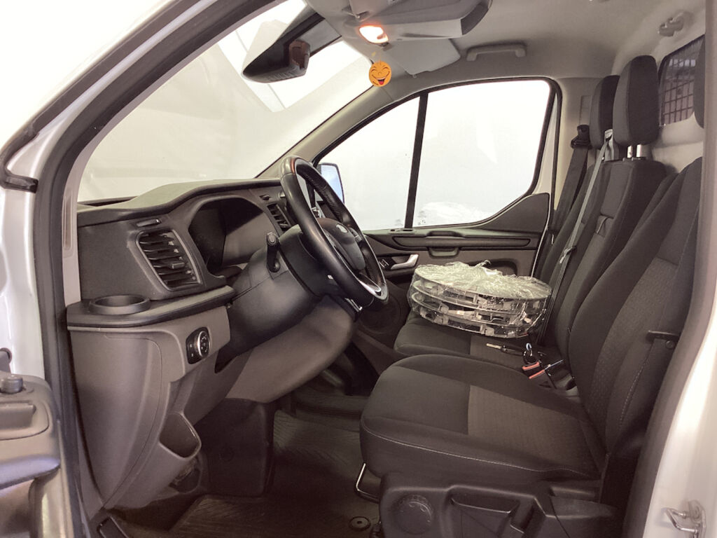 Ford Transit Custom 2023 Valkoinen/ Frozen White