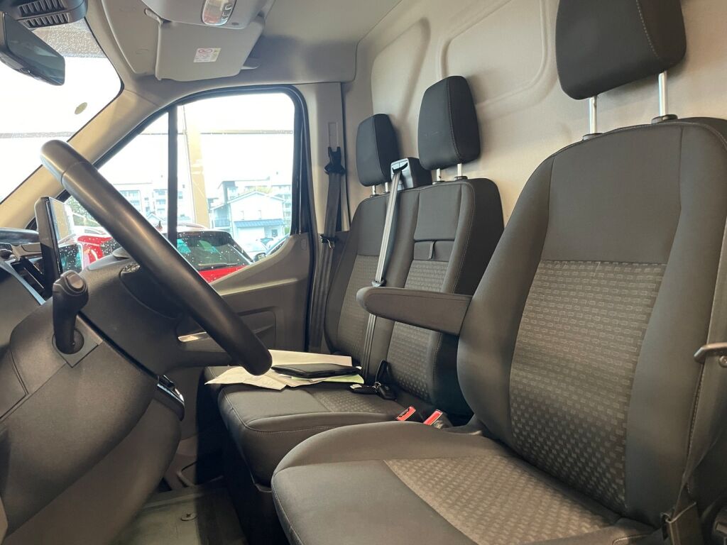 Ford Transit 2023 met.musta