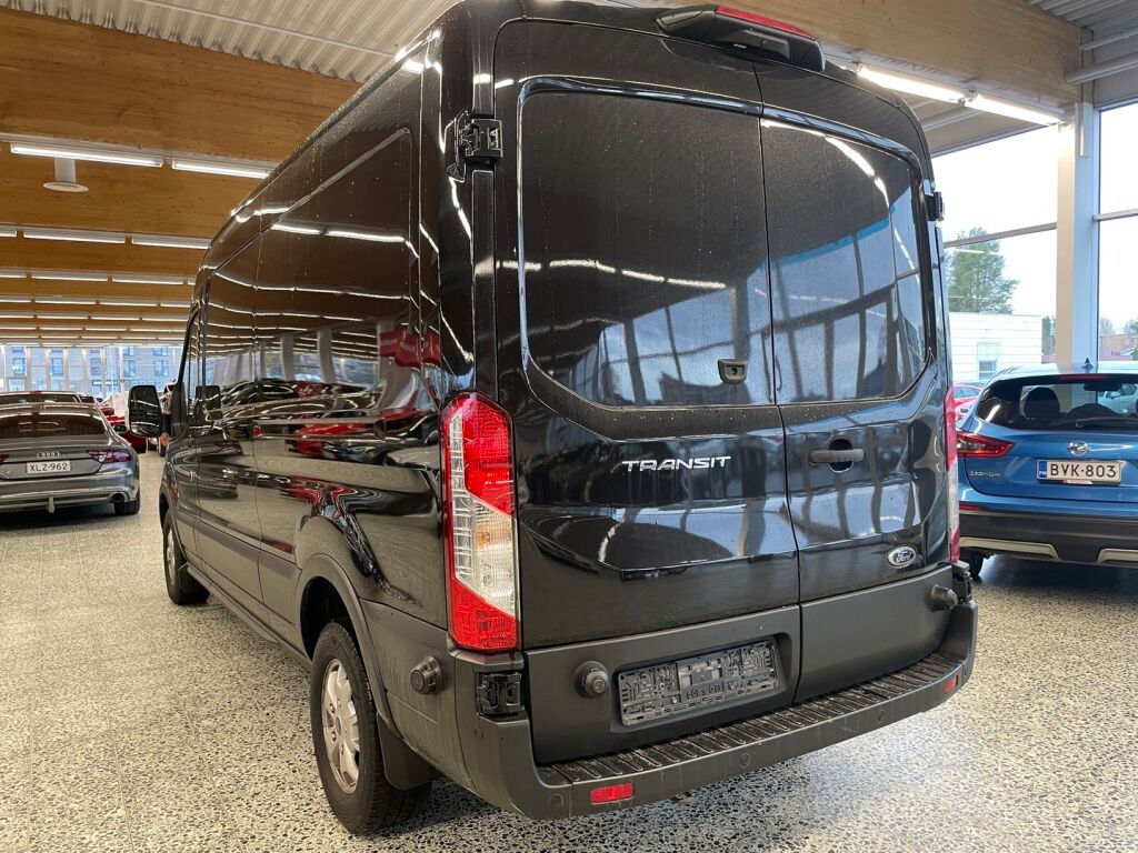 Ford Transit 2023 met.musta