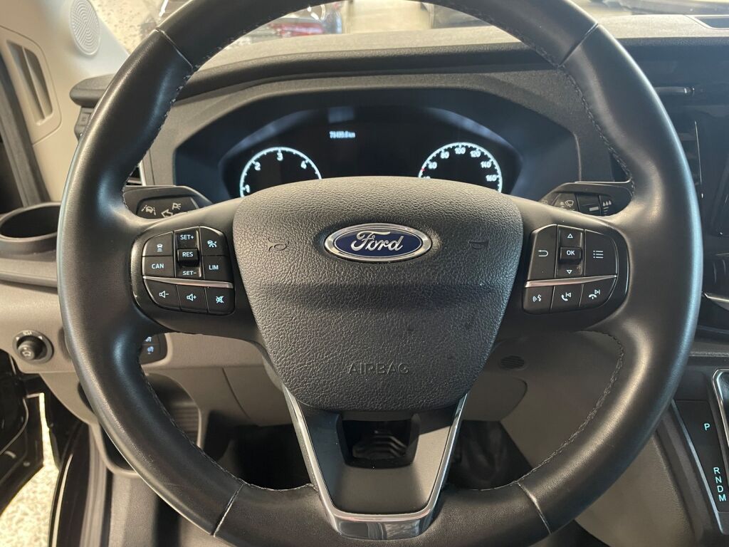 Ford Transit 2023 met.musta