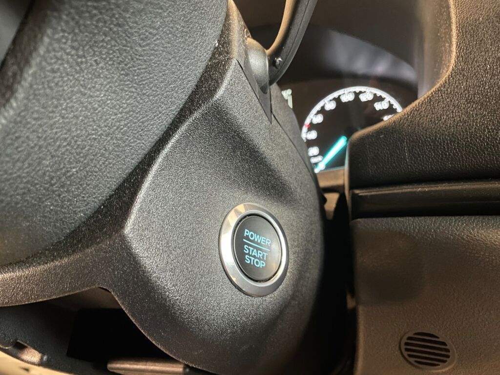 Ford Transit 2023 met.musta