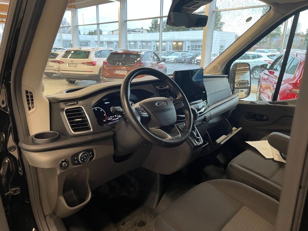 Ford Transit 2023 met.musta