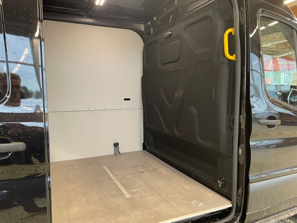 Ford Transit 2023 met.musta