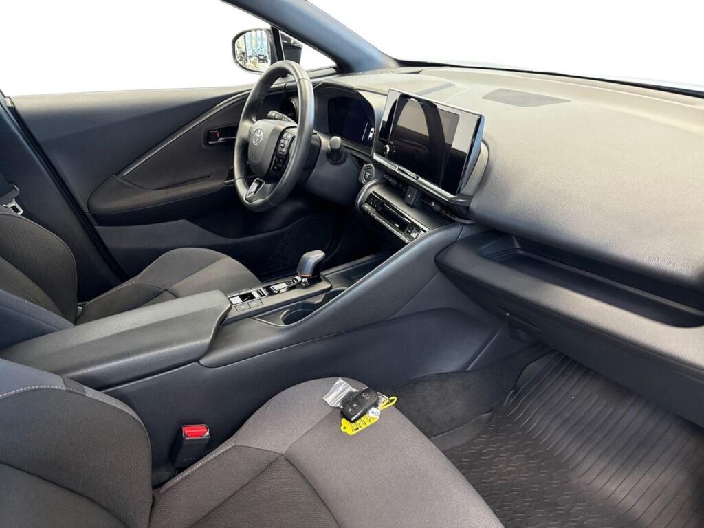 Toyota C-HR 2025 met.harmaa