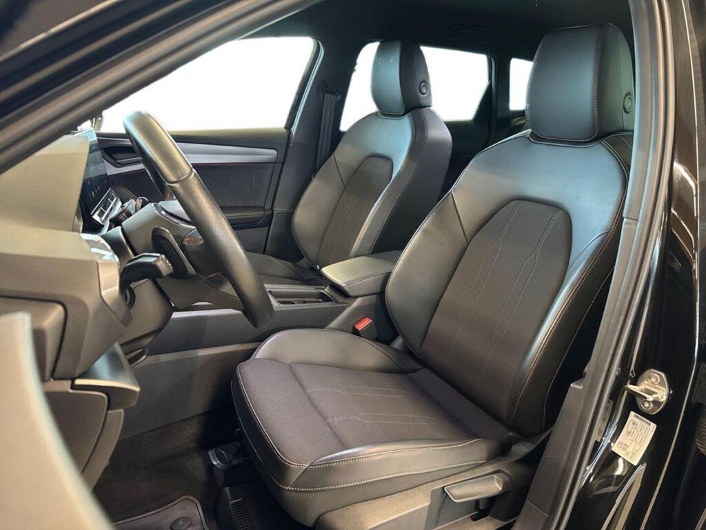 Cupra Leon Sportstourer 2024 Musta