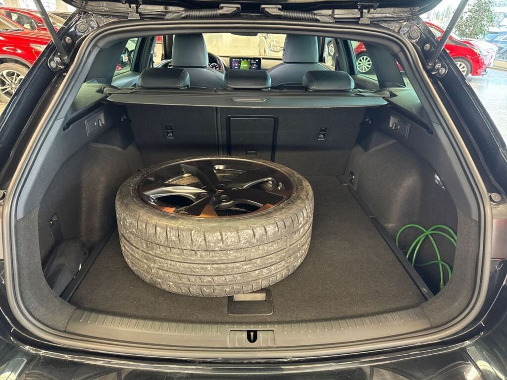 Cupra Leon Sportstourer 2024 Musta