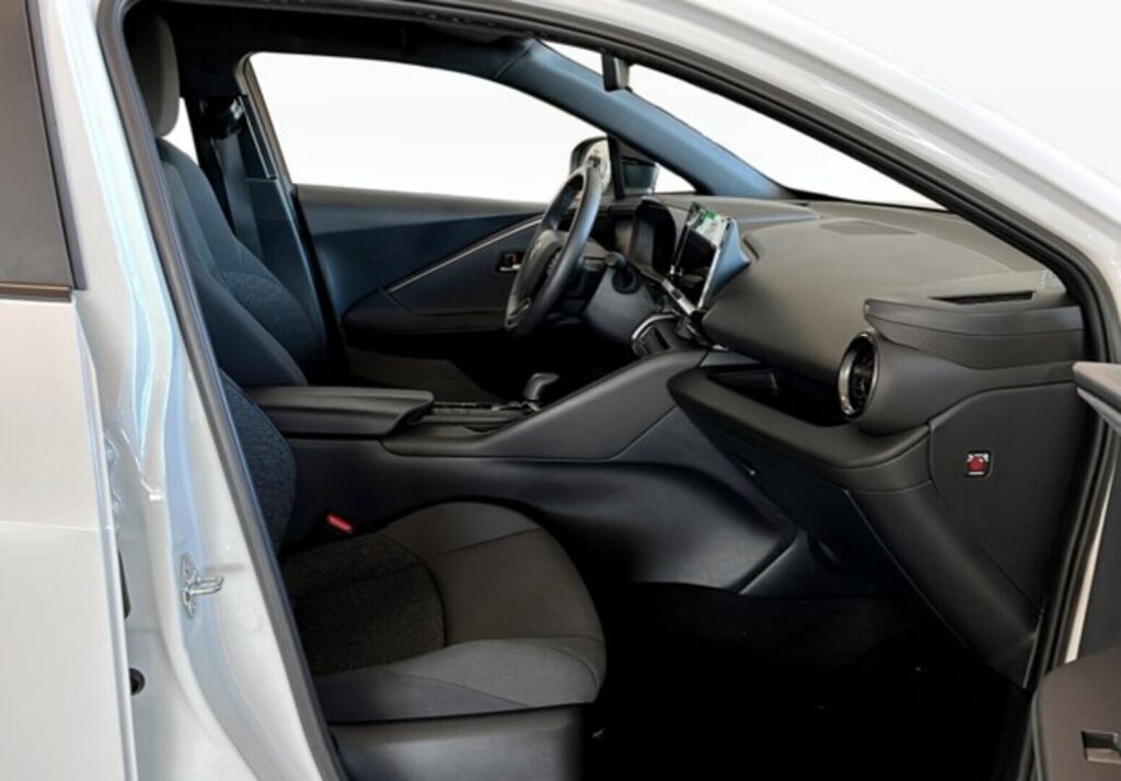 Toyota C-HR 2024 Valkoinen