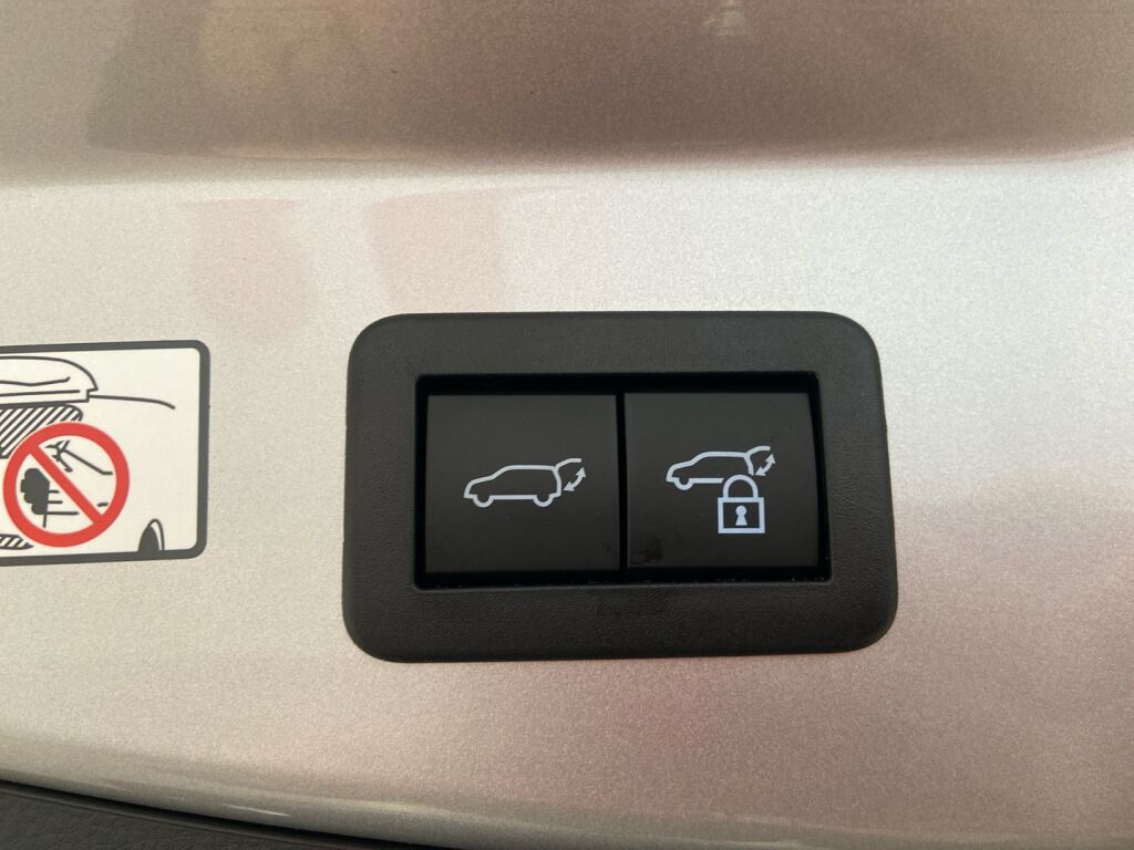 Toyota C-HR 2025 met. harmaa