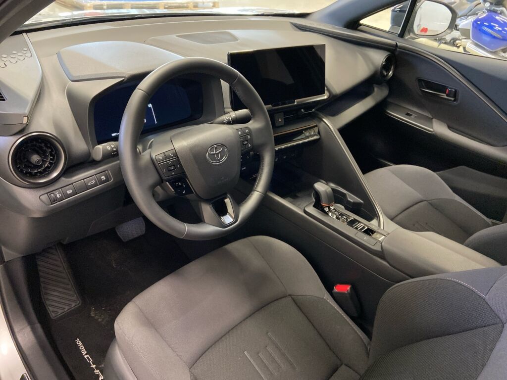 Toyota C-HR 2025 met. harmaa