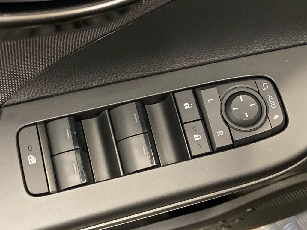 Toyota C-HR 2025 met. harmaa