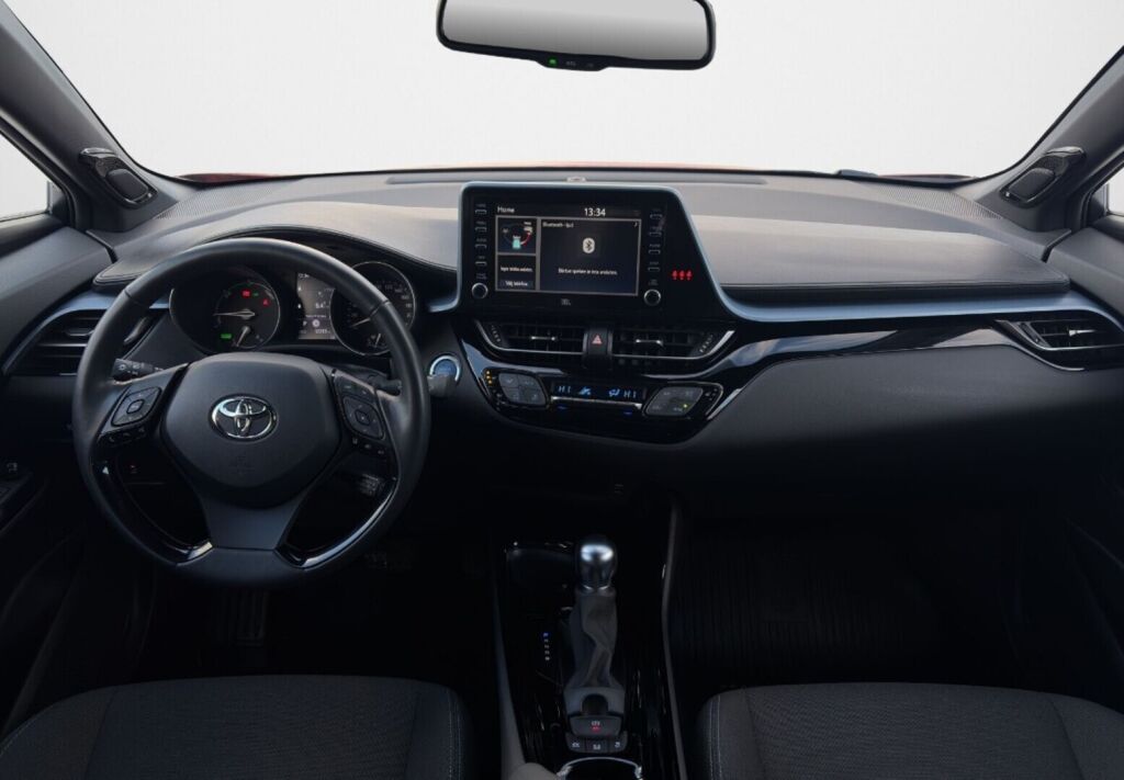 Toyota C-HR 2021 Punainen