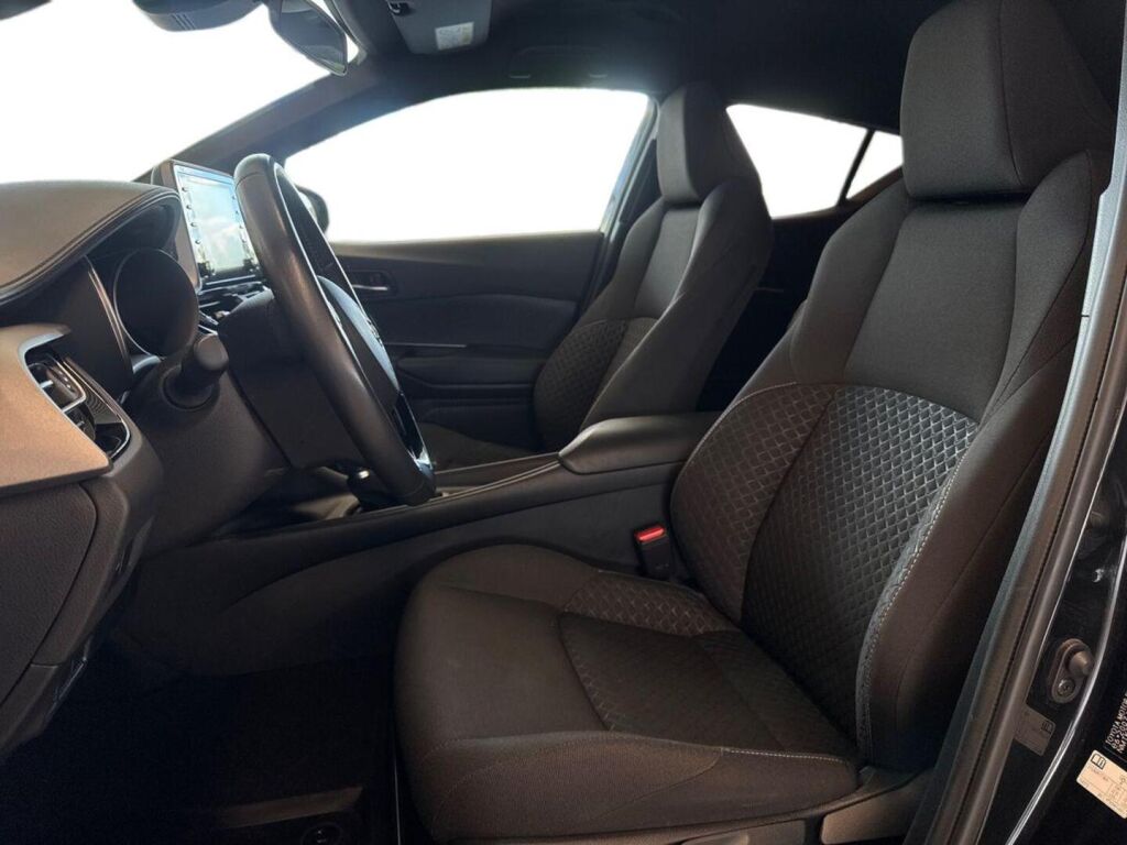Toyota C-HR 2023 Musta