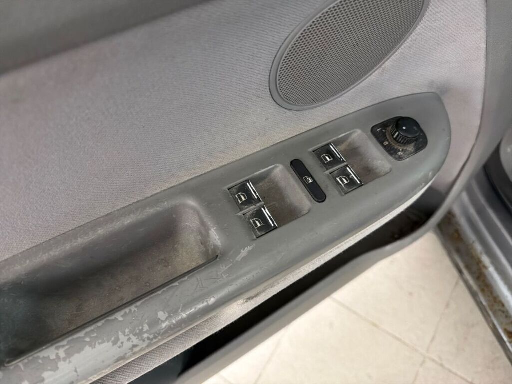 Volkswagen Golf 2005 Harmaa