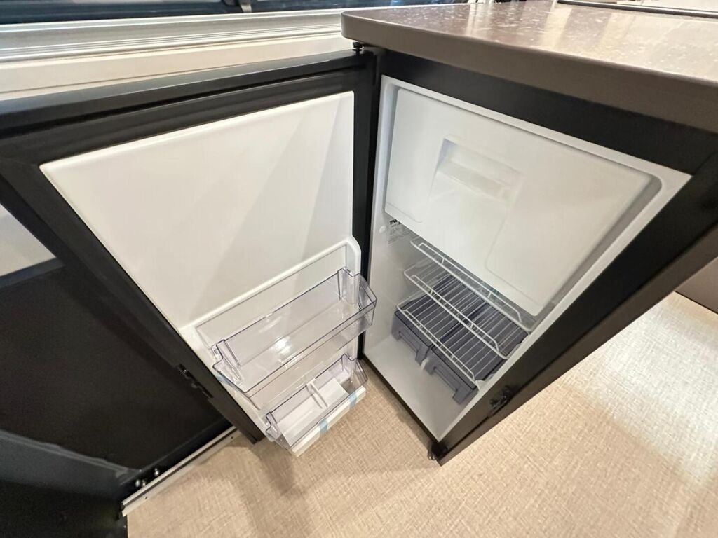 Bürstner B66 EDITION CAMPEO C 600 VAN 2026 Harmaa