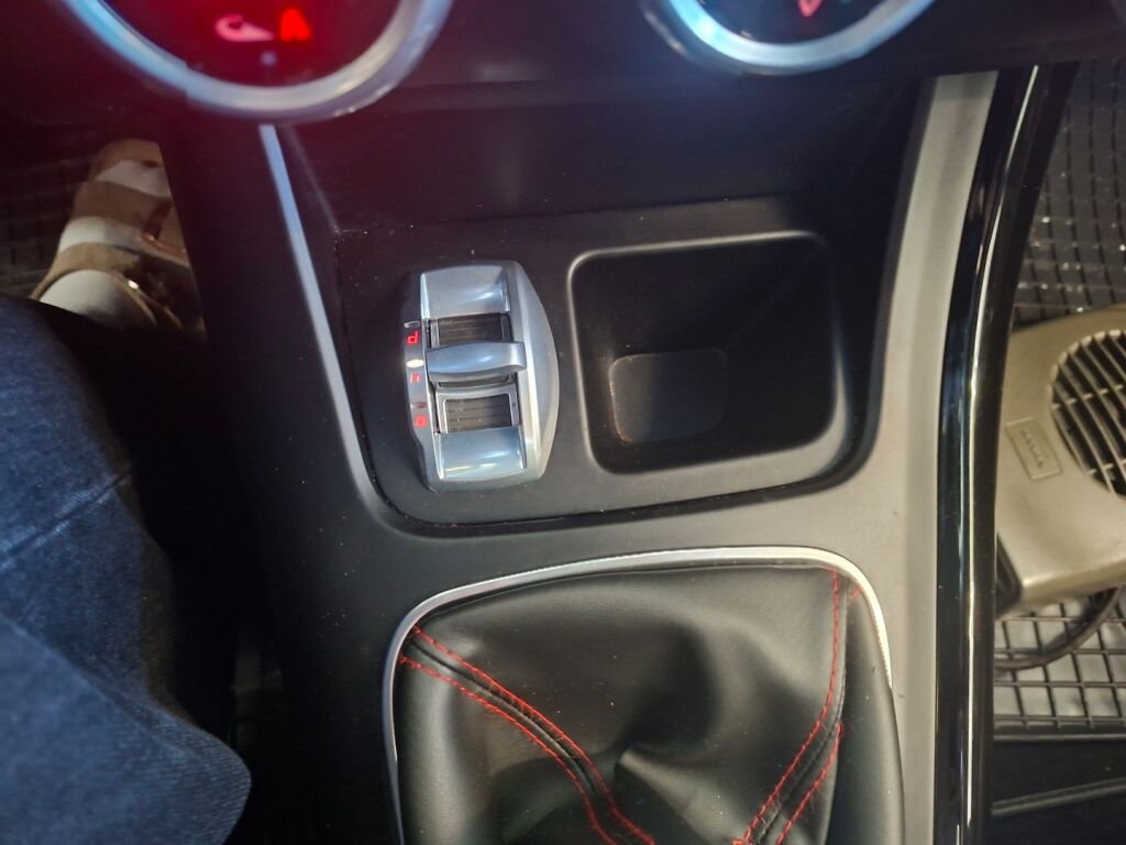 Alfa Romeo Giulietta 2011 Punainen