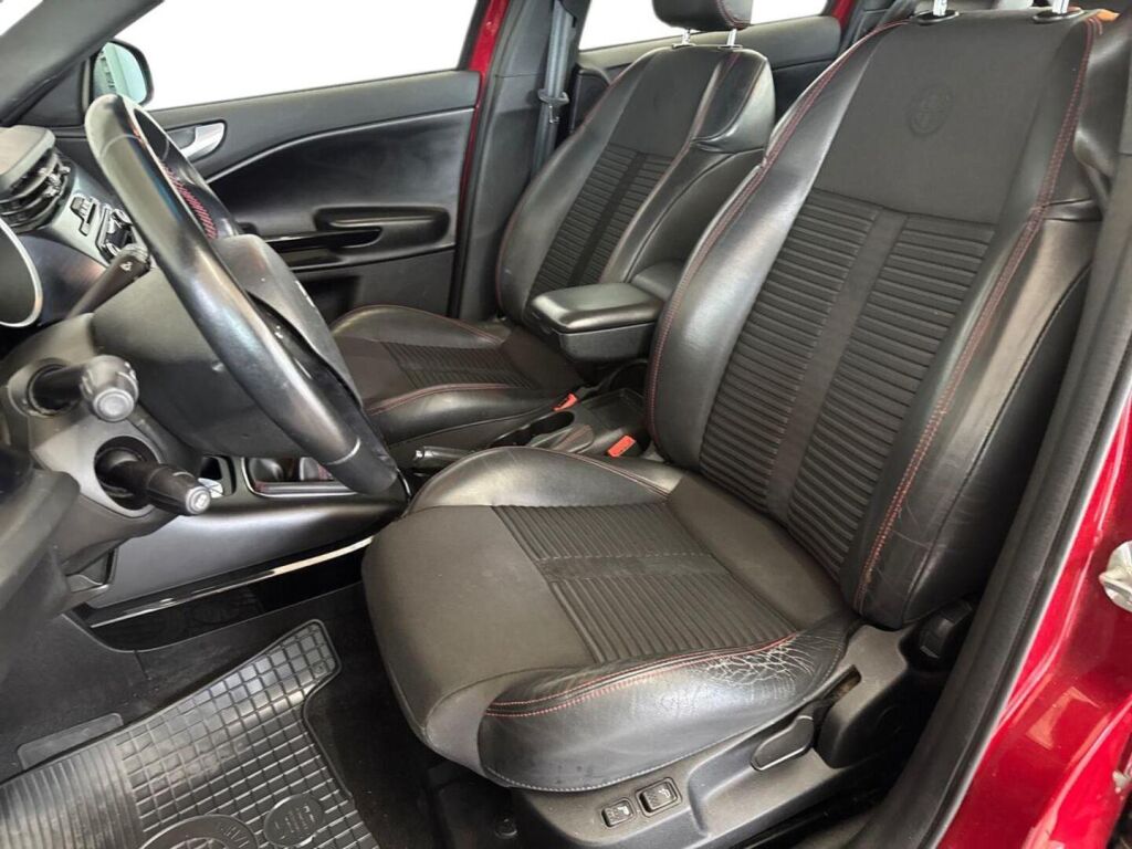Alfa Romeo Giulietta 2011 Punainen
