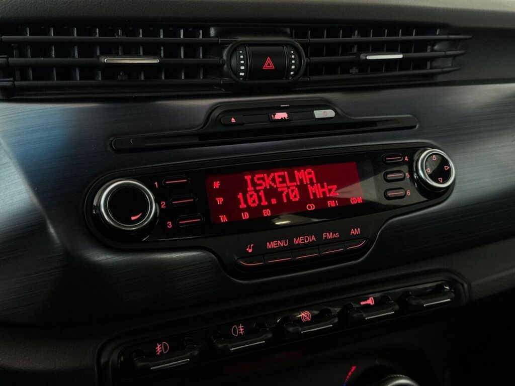 Alfa Romeo Giulietta 2011 Punainen