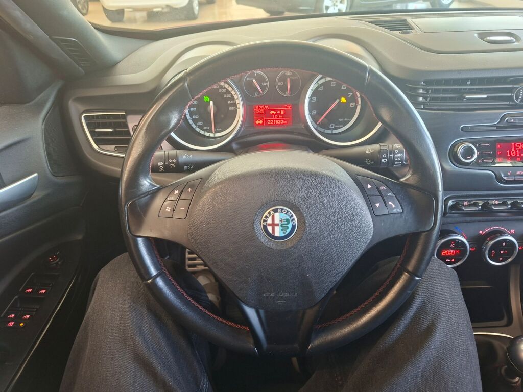 Alfa Romeo Giulietta 2011 Punainen