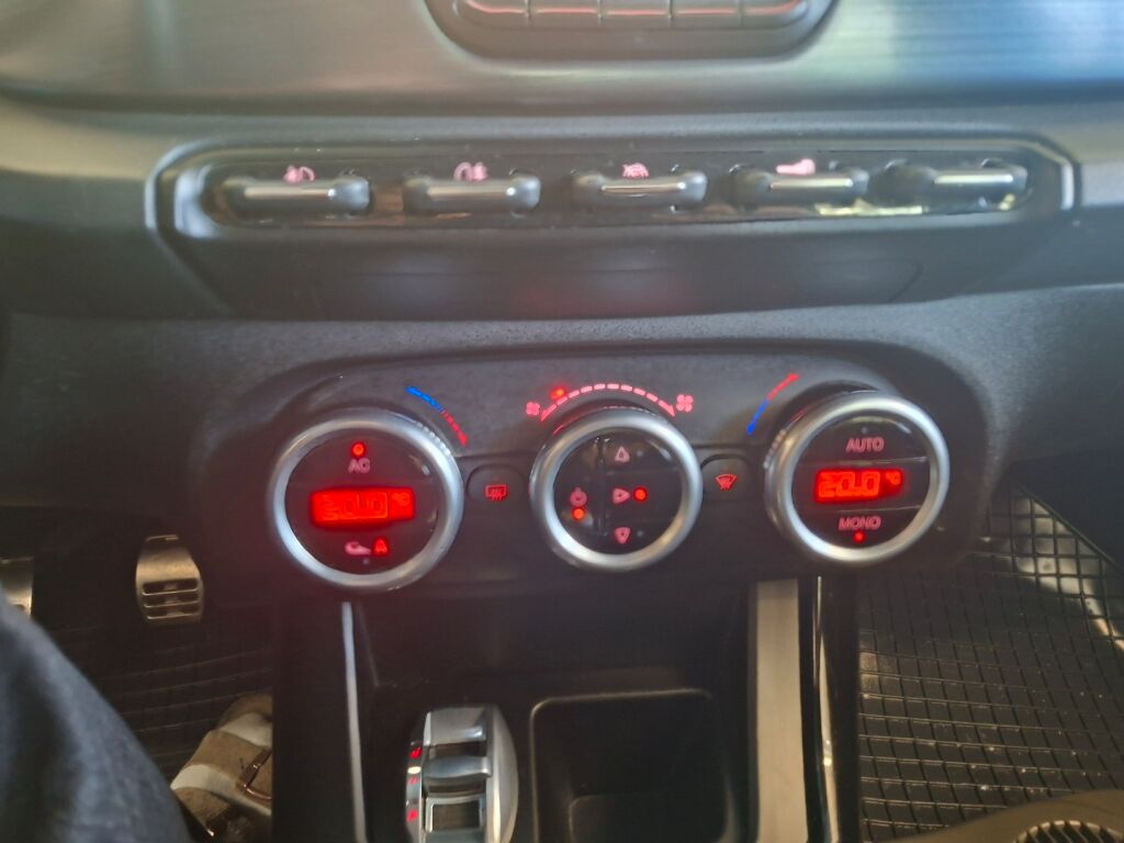 Alfa Romeo Giulietta 2011 Punainen
