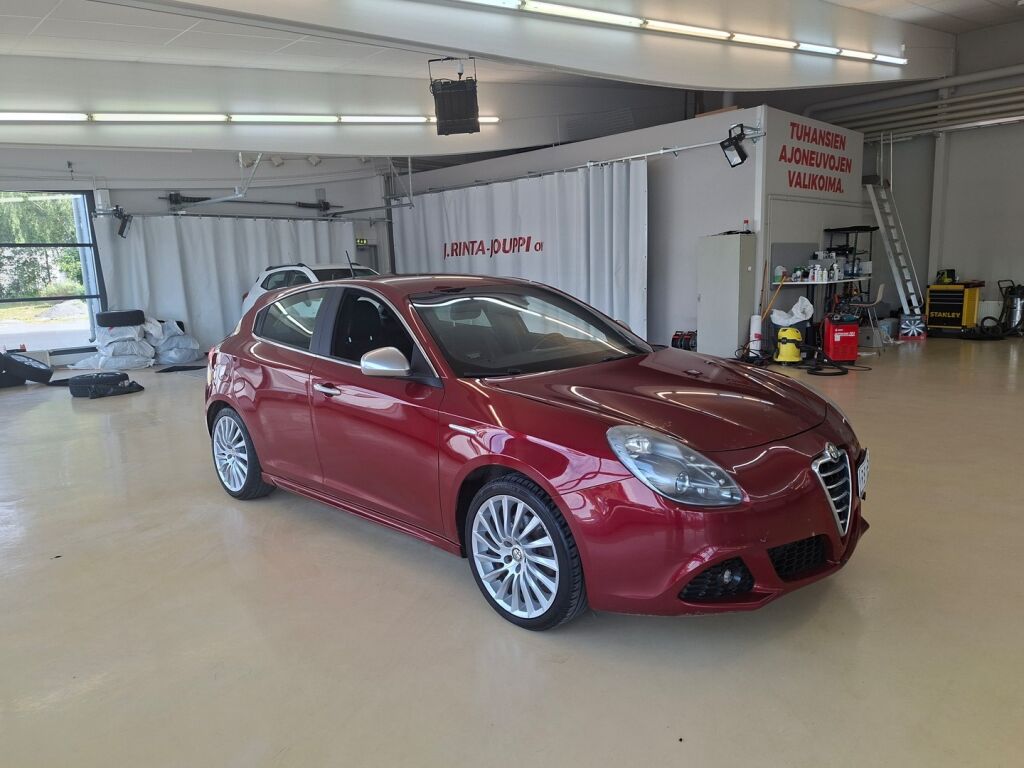 Alfa Romeo Giulietta 2011 Punainen