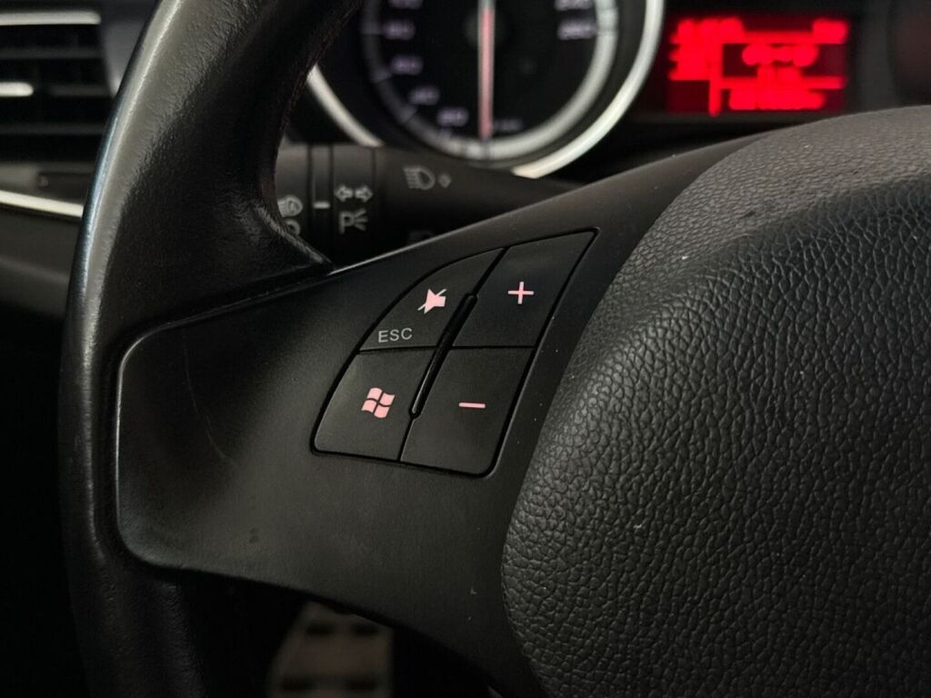 Alfa Romeo Giulietta 2011 Punainen