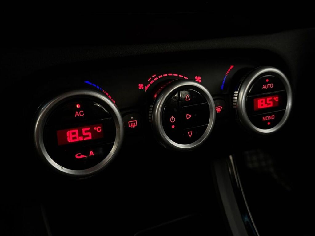 Alfa Romeo Giulietta 2011 Punainen