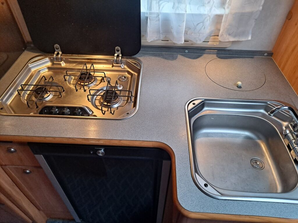 Adria STARGO 670 SP 2003 Valkoinen