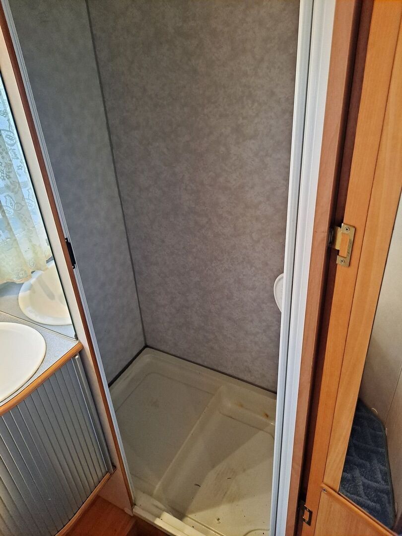 Adria STARGO 670 SP 2003 Valkoinen