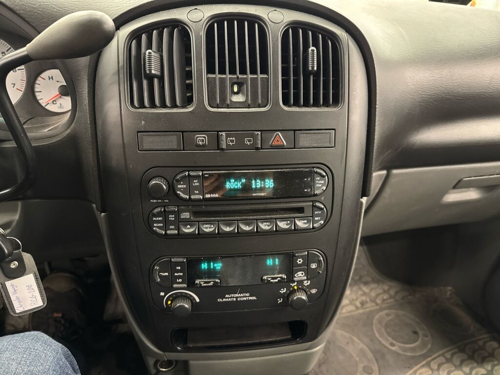 Chrysler Voyager 2007 Harmaa