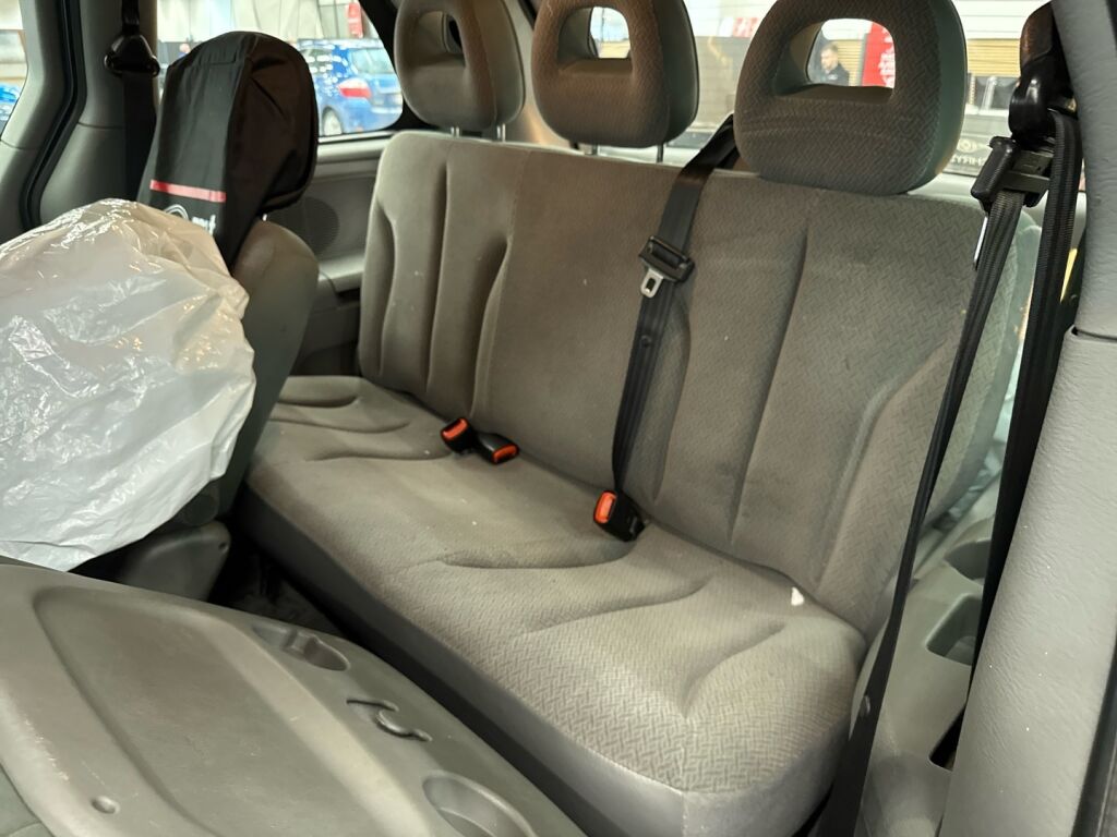 Chrysler Voyager 2007 Harmaa