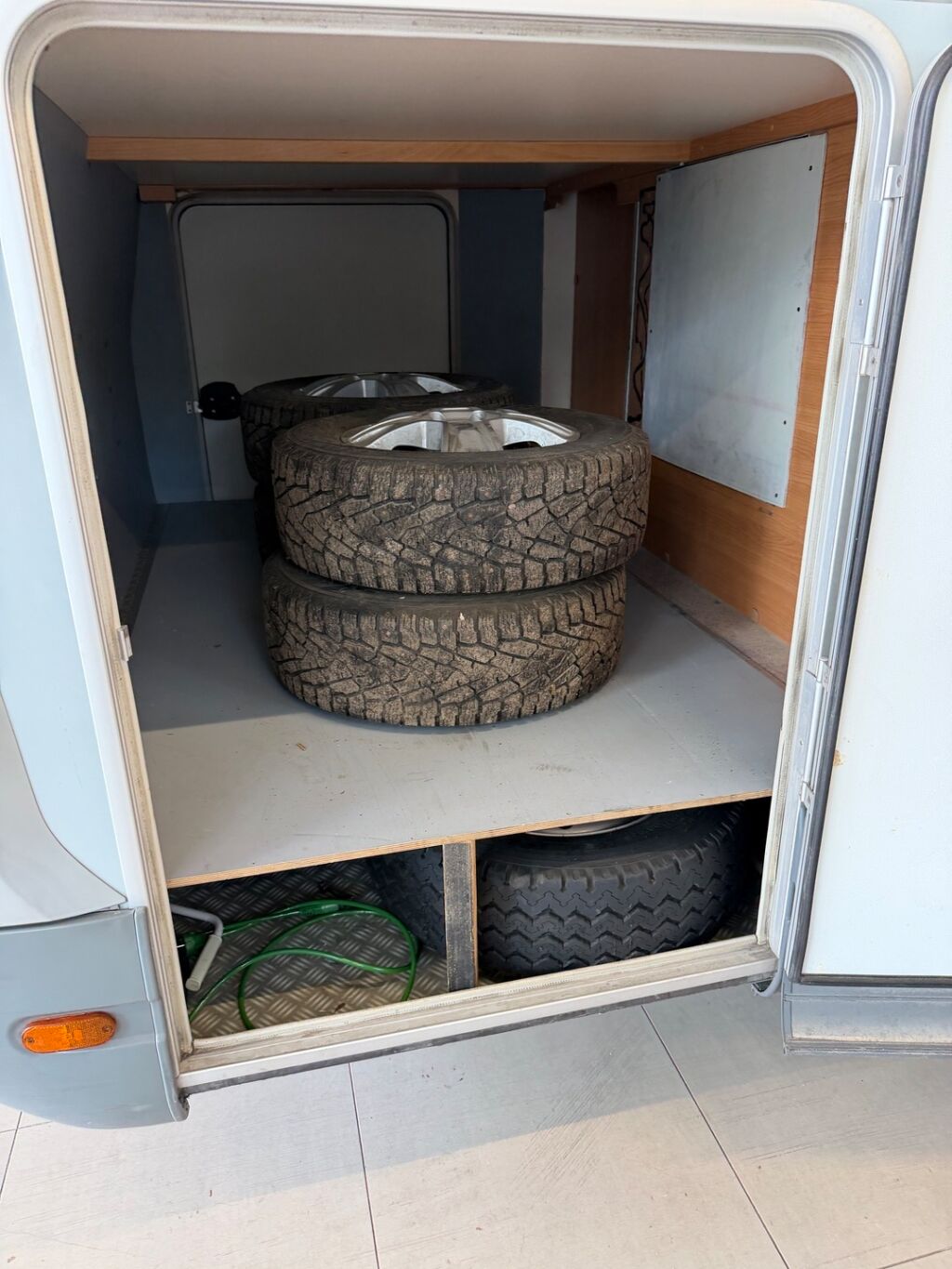 Knaus Sport Traveller 2007 Harmaa