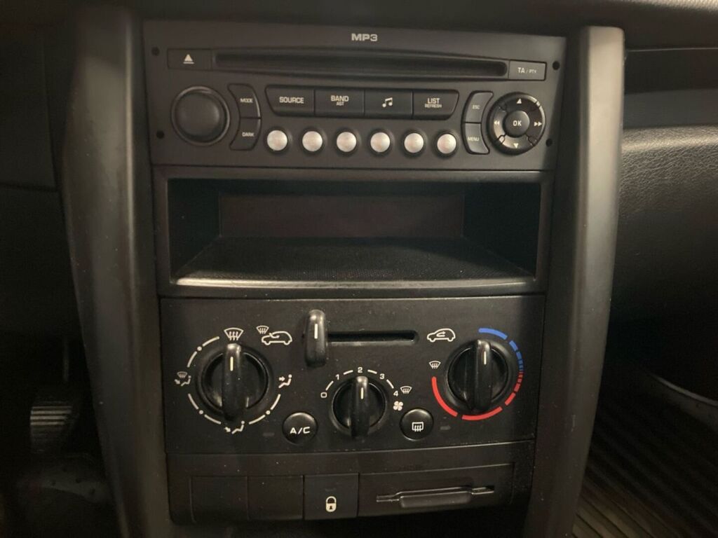 Peugeot 207 2009 Harmaa