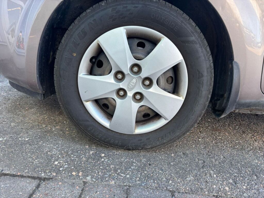 Kia Ceed 2009 Ruskea (beige)