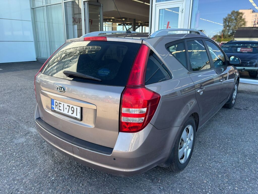 Kia Ceed 2009 Ruskea (beige)