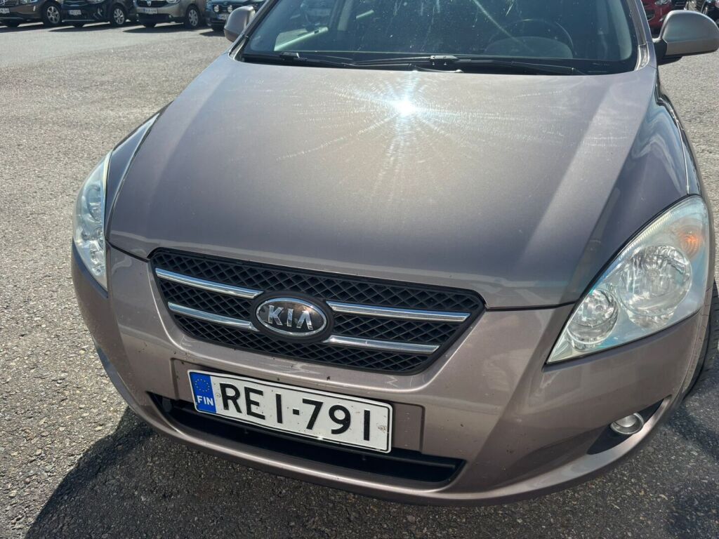 Kia Ceed 2009 Ruskea (beige)