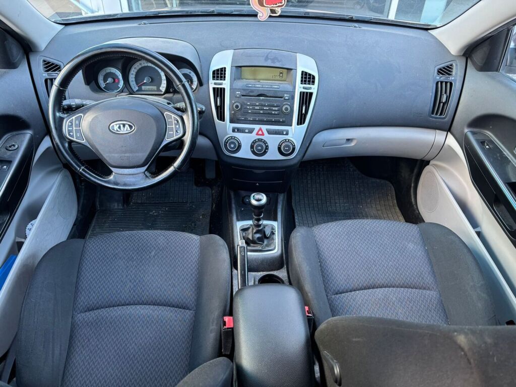 Kia Ceed 2009 Ruskea (beige)